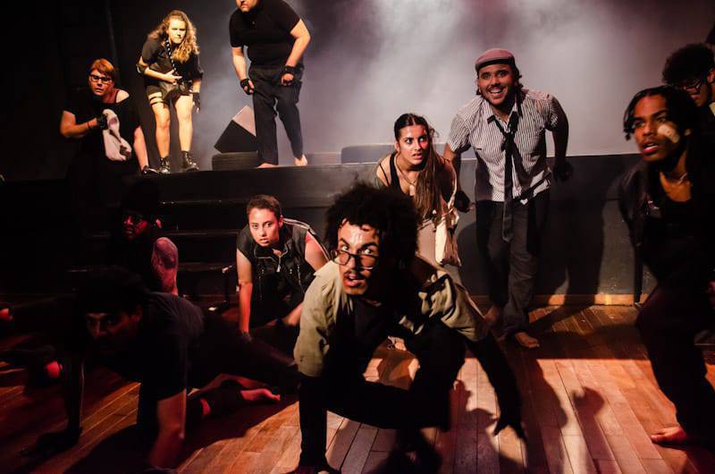 ACESSANDO AS EMOÇÕES NO PALCO